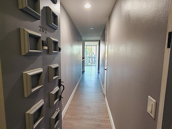 4th image of 727 Sapphire St Unit 202