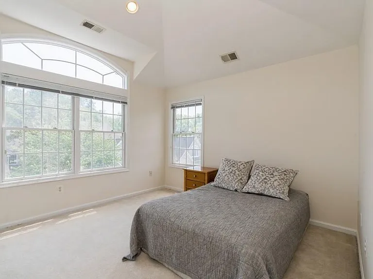 605 Binghampton Ln — Photo 25
