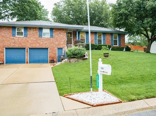 9730 NW Overhill Dr, Parkville, MO 64152