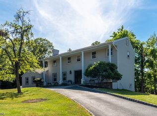 30 Maple Dr, North Caldwell, NJ 07006