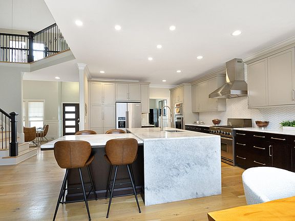 5th image of 2608 Saint Marys St