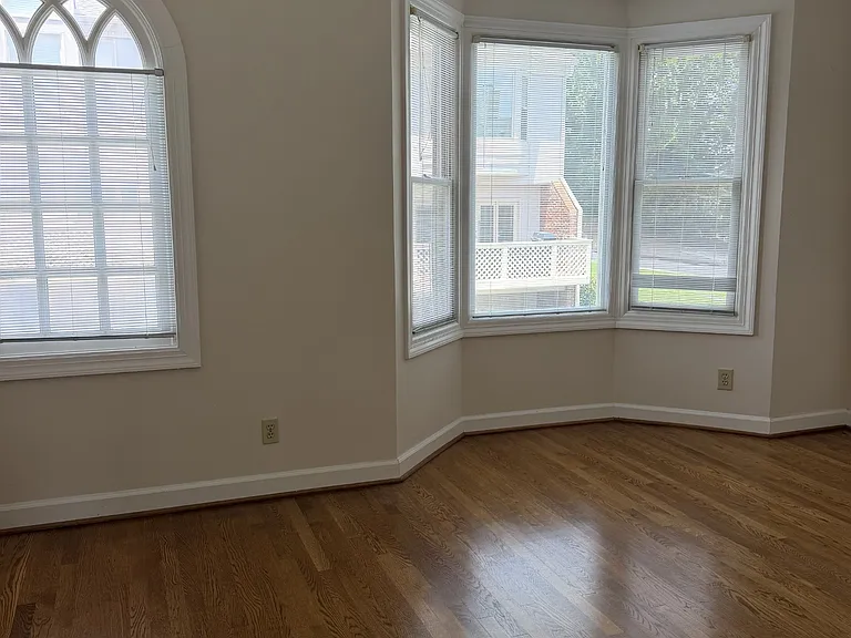 354 Ardsley Pl — Photo 8