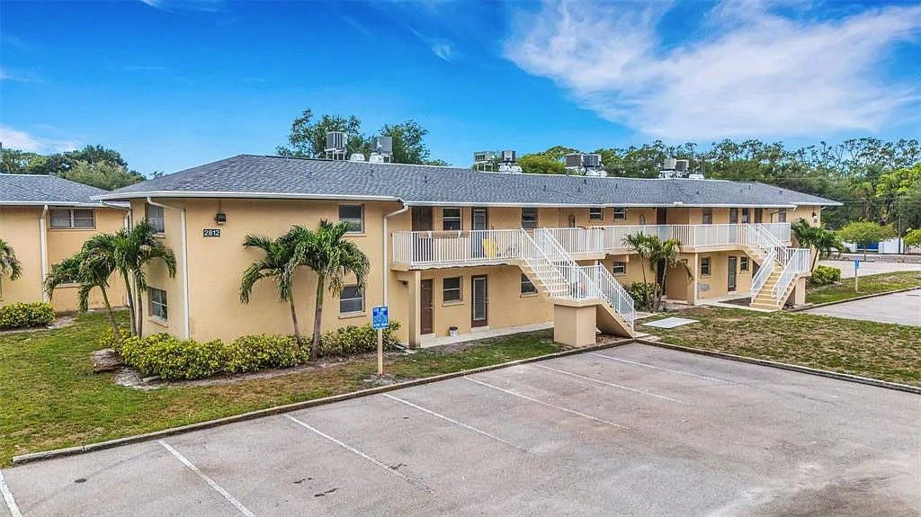 2 bed, 1.0 bath, 1180 sqft, $2,000 — Photo 1