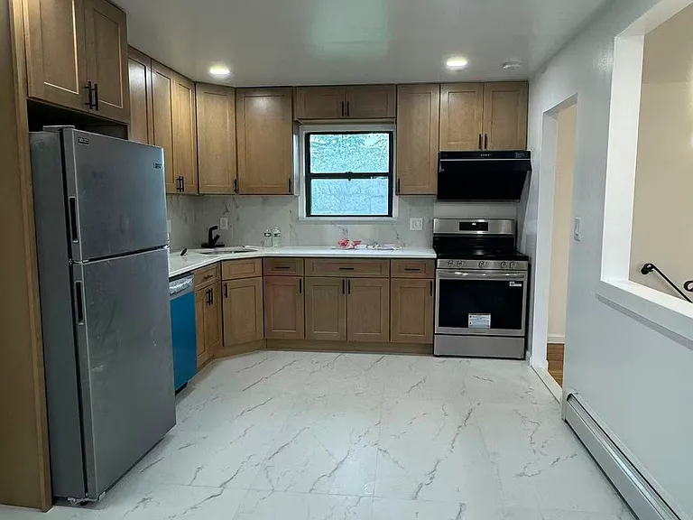 376 Newbridge Rd — Photo 3