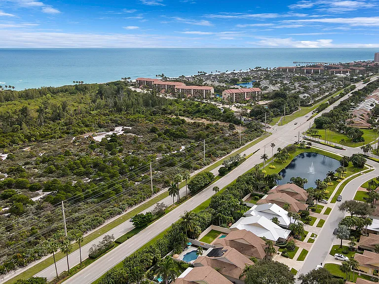 111 Seashore Dr — Photo 35