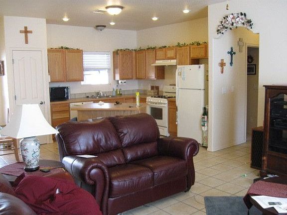 3rd image of 4033 Calle De Luna