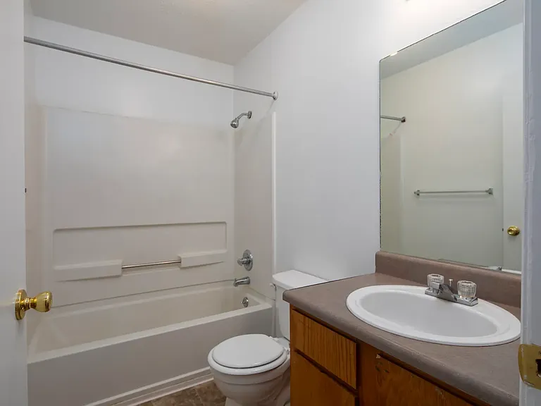 Cottonwood Apartments — Photo 13