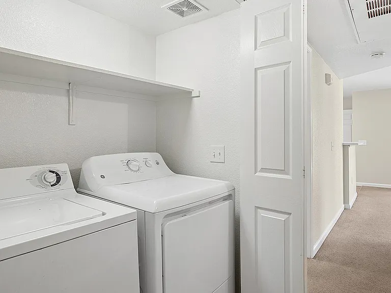 Laundry Room | Canyon Springs