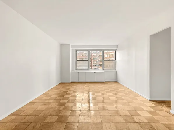 305 East 24th Street image 2 of 7