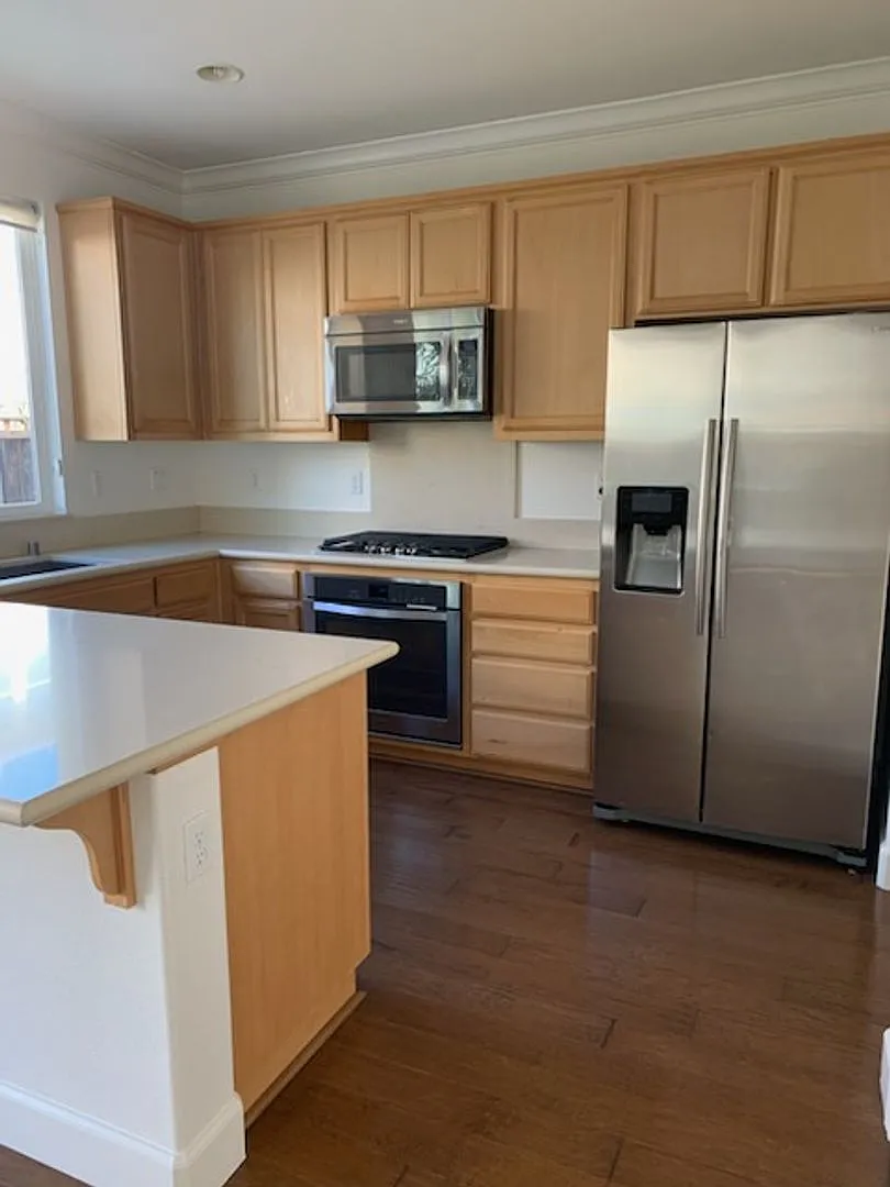 Beautiful 3 bedroom Home, Great Neighborhood, Open and Bright! — Photo 3