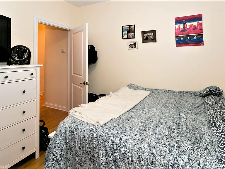 1758 W Montrose Ave #1 — Photo 8