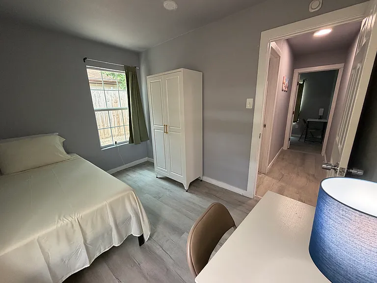 714 SW Dallas St — Photo 16