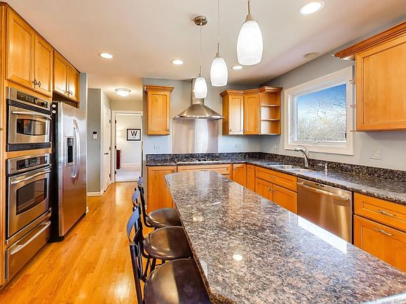 4th image of 6201 Sleepy Hollow Ln