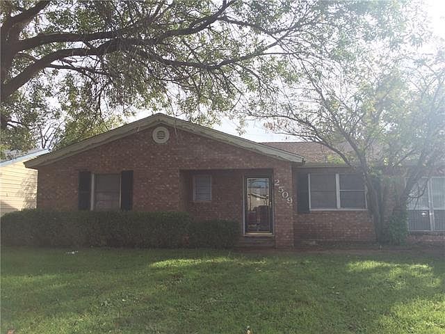 1st image of 2509 S 40th St