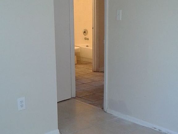 5th image of 210 N Terry Ave APT 05