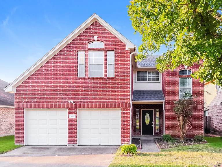 985 Oak Falls Dr — Photo 1