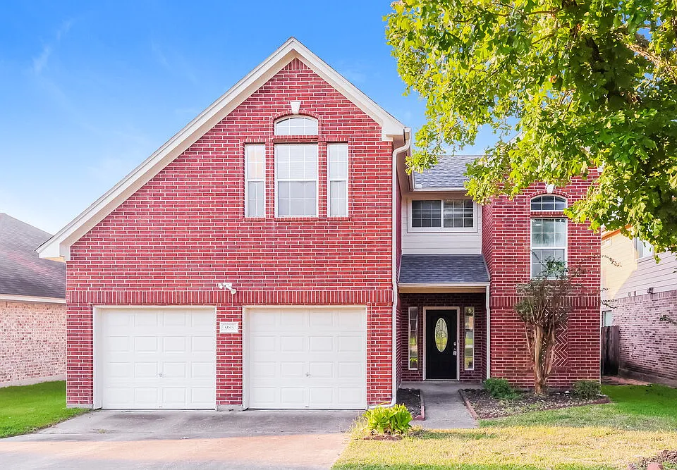 985 Oak Falls Dr