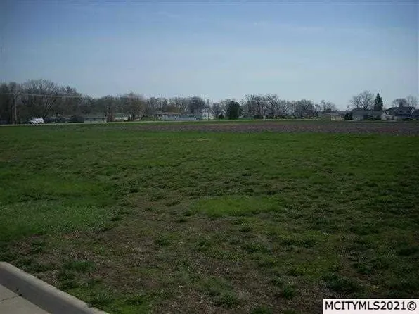 2033 Augusta Dr, Mason City, IA 50401