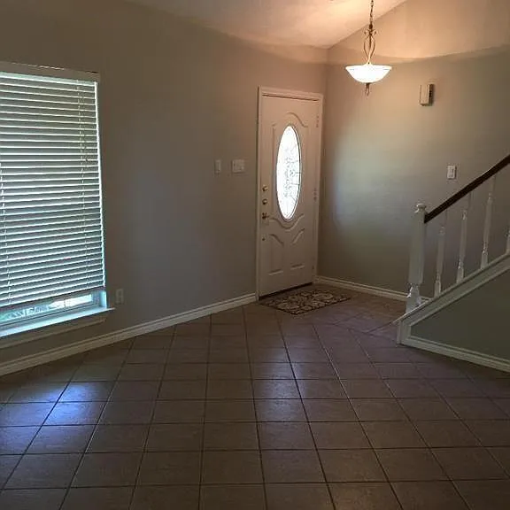 2530 Windswept Dr — Photo 2