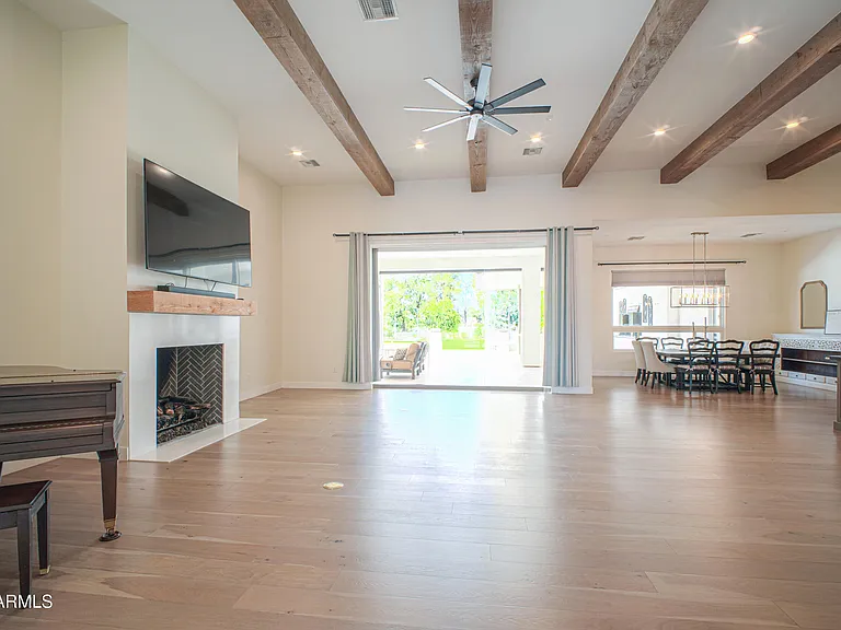 12424 E Victoria St — Photo 21