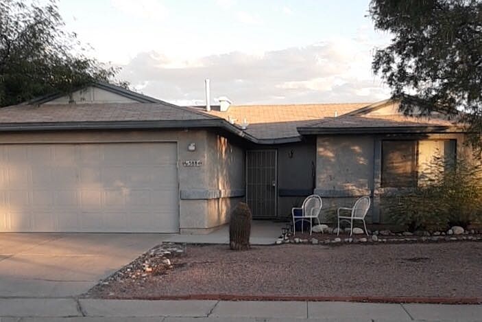 1st image of 5884 N Edenbrook Ln