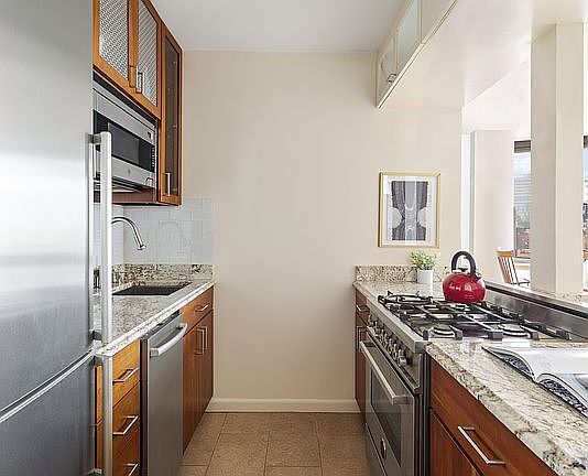 5th image of 415 E 37th St #10_A