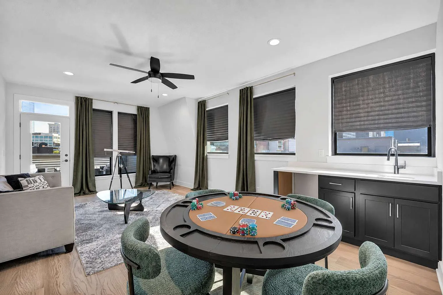 4 bed, 3.0 bath, 2863 sqft, $7,175 — Photo 1