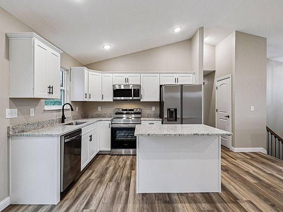 4th image of 127 Belmont Ct