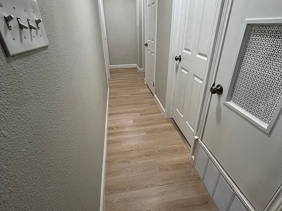 4th image of 5403 Clover Dr