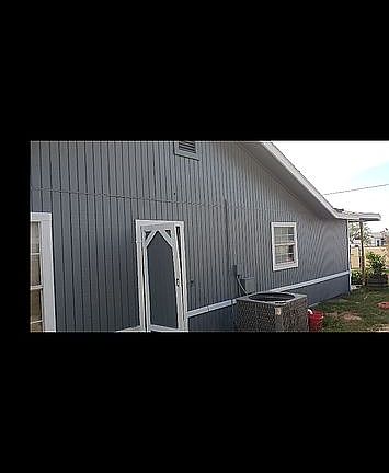 4th image of 2095 Royal Oaks Dr