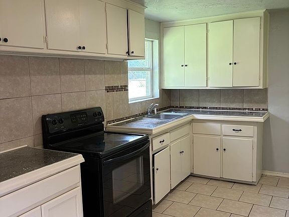 4th image of 1608 Breckenridge Dr