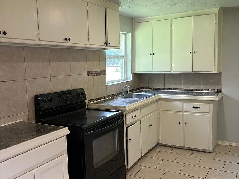 1608 Breckenridge Dr — Photo 4