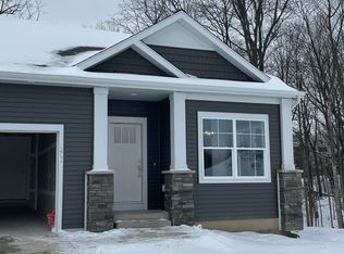 2799 W Cobblestone #8, Kentwood, MI