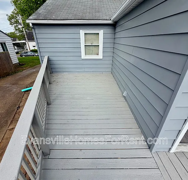 120 Leslie Ave — Photo 11