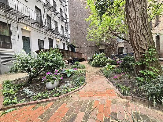 Rented by Plaza Real Estate Group | media 9