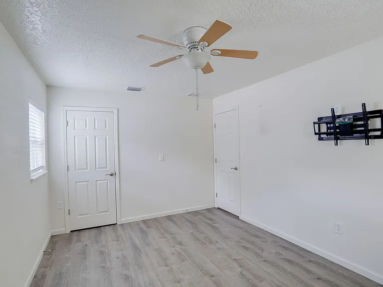 1316 S Bumby Ave — Photo 9