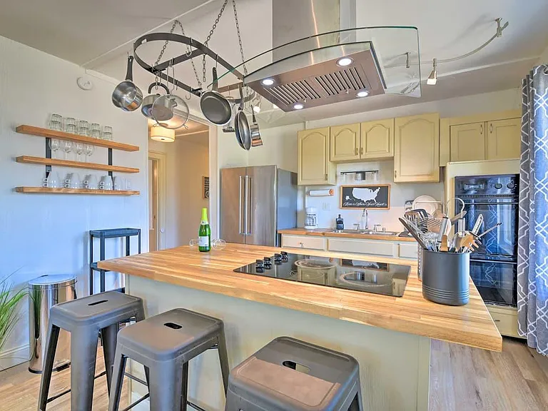 410 SW 4th Ave #C — Photo 2