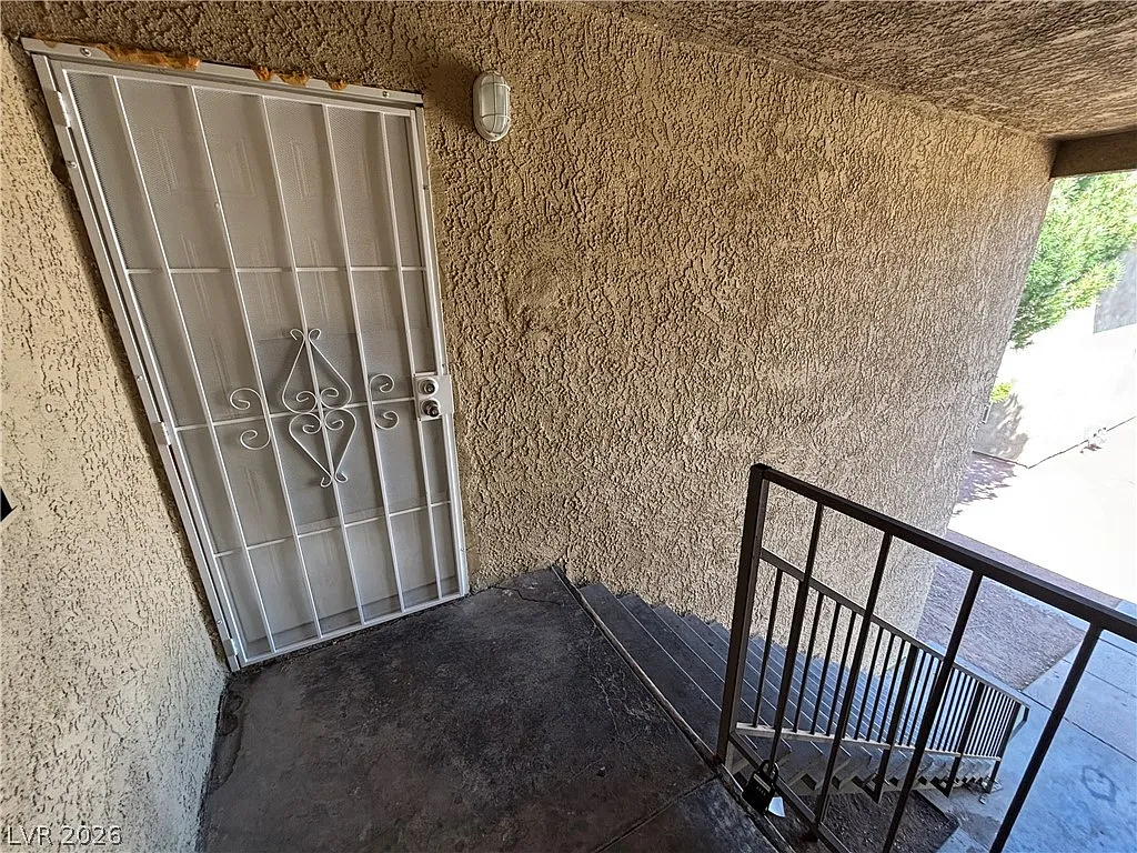 2 bed, 2.0 bath, 3672 sqft, $1,145 — Photo 2