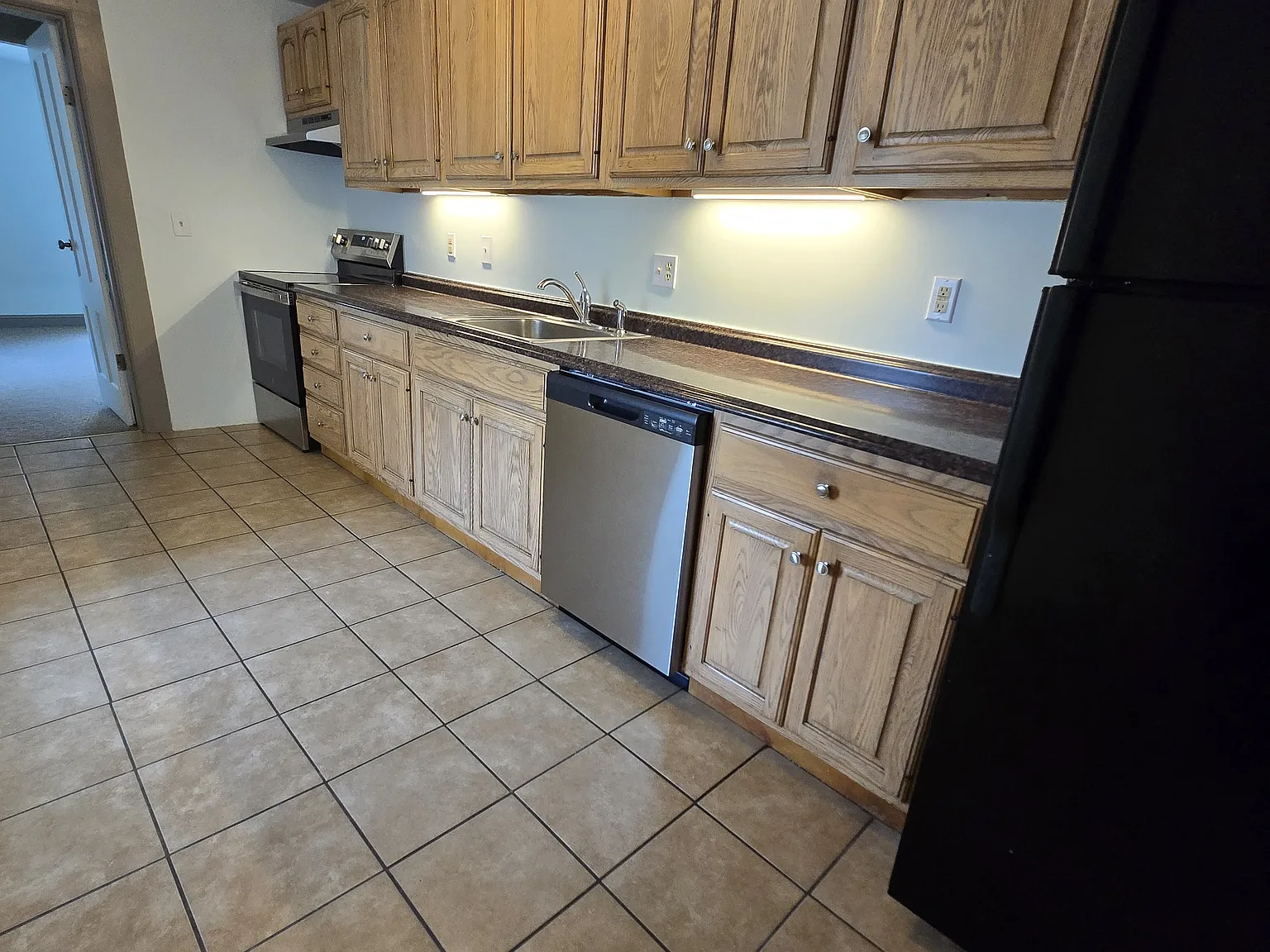 3 bed, 1100 sqft, $1,950 — Photo 3