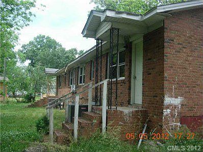 2nd image of 1005 Pine St