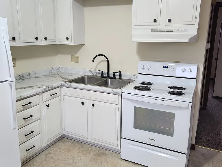 910 Redwood St E #1 — Photo 3