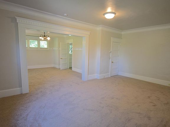 3rd image of 1338 Lakeview Blvd E APT 1