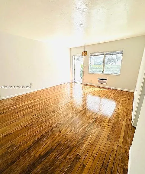821 W 39th St #2 — Photo 8