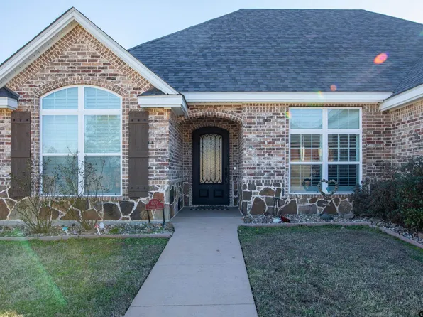 600 Corrigan Trails Blvd, Lindale, TX 75771