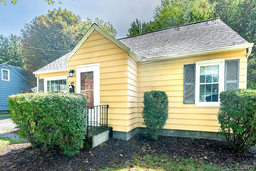 4 bed, 1.0 bath, 1292 sqft, $2,500 — Photo 3