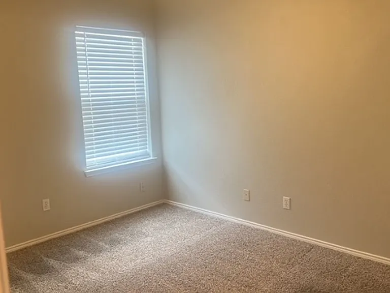2913 Vicksburg Ln — Photo 28