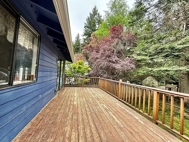 710 Parkway Ct NE — Photo 4