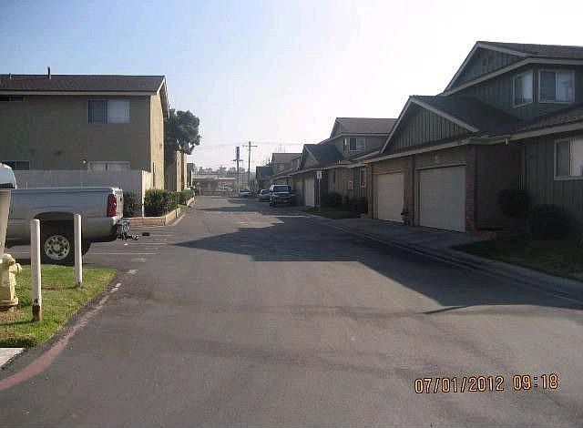 2nd image of 836 Hollister St #B