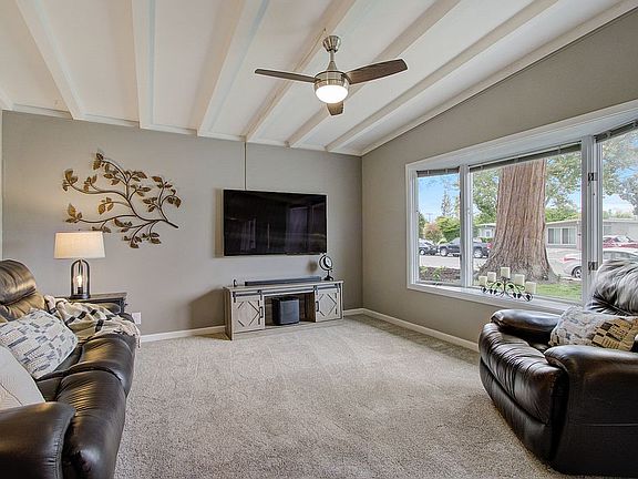 5th image of 749 Manzanita Ave