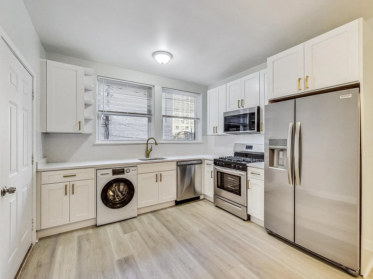 2 bed, 950 sqft, $1,950 — Photo 2